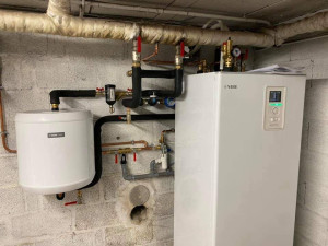 Photo de galerie - Après travaux, installation d'une pompe à chaleur air/eau en remplacement d'une chaudière fioul.