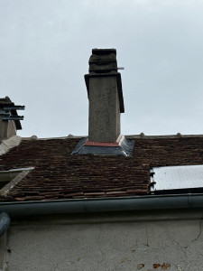 Photo de galerie - Nous avons fait la rénovation de cette cheminée on a refait le pied de cheminée en zinc 