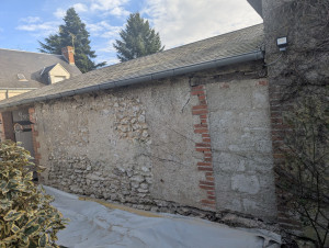 Photo de galerie - Enduit a la chaux pierre apparente mur avant. 