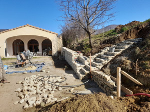 Photo de galerie - Montage de pierre mur et escaliers.
