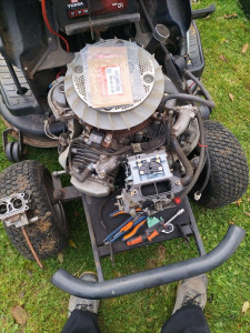 Photo de galerie - Remplacement du carburateur sur moteur Briggs et Stratton. Carburateur fourni par le client avec le nécessaire complet de joints. 