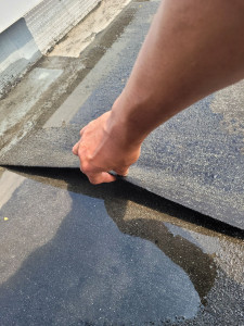 Photo de galerie - Trouver ou se trouve les fuites sur toitures et réparation. 