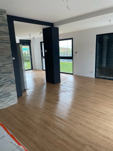 Photo de galerie - Pose de revêtement de sol + ratissage et peinture murs et plafond 