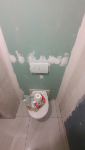Photo de galerie - Pose toilettes suspendue 