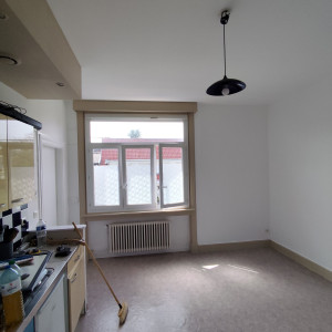 Photo de galerie - Detapissage,pose de toile fibrés,ratissage plafond,poses du lino ,mise en peinture 