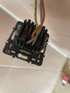 Photo de galerie - Changement d’un détecteur de lumière laser qui a été HS. Changement de celui-ci.