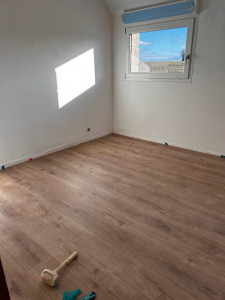 Photo de galerie - Sous couche avant peinture, pose de parquet. 