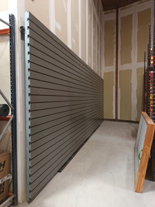 Photo de galerie - Pose bardage pour rangement de magasin.