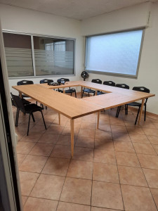 Photo de galerie - Réalisation d une table de réunion

