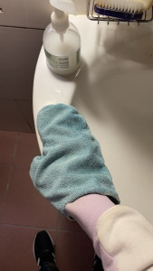 Photo de galerie - Me voici faisant le ménage chez un couple retraité!! je fais 2 fois par mois à Antony ça fait déjà 3 mois!! ils sont très satisfaits du travail