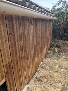 Photo de galerie - Bardage bois réaliste avec les chutes de la terrasse ( rien ne se perd ) 