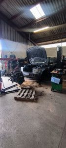 Photo de galerie - Remplacement moteur V8 essence sur range rover par moteur d'occasion, dépose des éléments fonctionnant (alternateur injecteur faisceau etc) et repose sur nouveau moteur puis repose et remise en marche moteur effectué sans encombres 