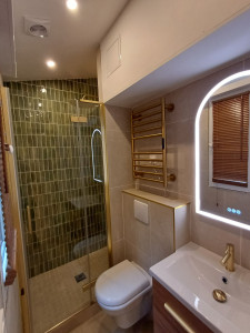 Photo de galerie - Salle de bains complète 
plomberie  / sanitaires  / carrelage  / aménagement  etc .