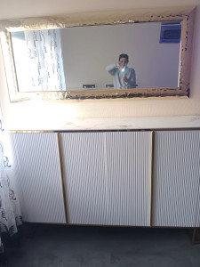 Photo de galerie - Montage d'une commode avec miroir 