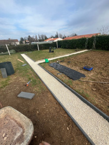 Photo de galerie - Création d’une aller en gravier blanc 