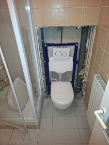 Photo de galerie - Remplacement du bâti support et la cuvette suspendue geberit effectué chez client. 