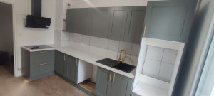 Photo de galerie - Menuisier qualifié, je réalise la pose de cuisines, dressings, placards, meubles sur mesure et portes coulissantes. Découpes et ajustements personnalisés pour un résultat parfait. Travail rapide, propre et de qualité. Devis gratuit.