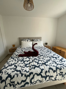 Photo de galerie - Mise en place du linge de lit 