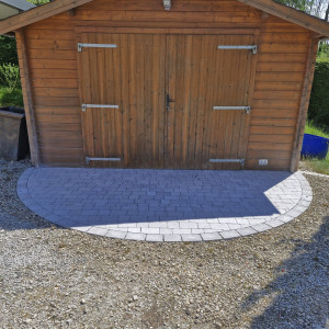 Photo de galerie - Pose pavées en arrondi sur dalle béton 