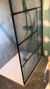 Photo de galerie - Pose bac à douche avec panneau fly et parois 