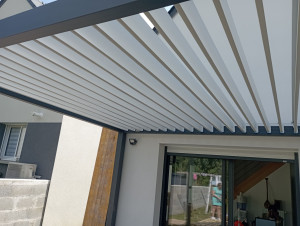 Photo de galerie - Montage d'une pergola 
