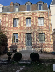 Photo de galerie - Réalisation d'une façade en briques 