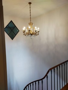 Photo de galerie - Detapisage et remise en peinture montée escalier 