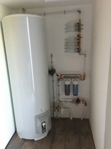 Photo de galerie - Plomberie maison entière avec bouclage pour eau chaude instantané, carrelage....