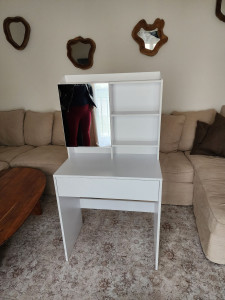 Photo de galerie - Montage Coiffeuse. 