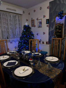 Photo de galerie - Décoration de la table de Noël avec des créations personnelles 