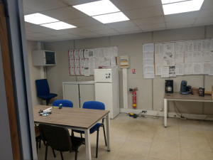 Photo de galerie - Mise en place dalles Led dans bureau 