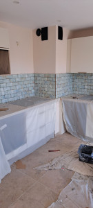 Photo de galerie - Pose du carrelage d'une crédence à Antibes 