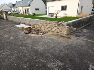 Photo de galerie - Realisation d un murets en pierre sèche ( moellons)