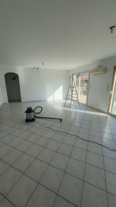 Photo de galerie - Dépose de l’ancien revêtement ( tapisserie ) reprise des imperfections et mise en peinture