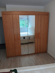 Photo de galerie - Montage d’un armoires quatre portes réalisée avec soin efficacité et précision sans le plant du fabricant le meuble a été démonté par un déménagé qui n'a pas puits remonté et voilà que B. Service Express Habitat a réglé le problème cliente satisfaisante