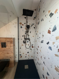 Photo de galerie - Remplacement d’une baignoire par un receveur extra plat + faïence 