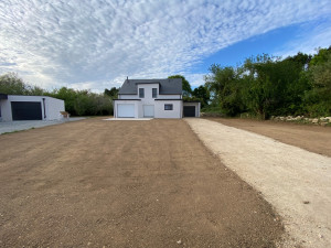 Photo de galerie - Création de votre pelouse : préparation du sol, nivellement et semis