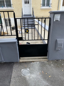 Photo de galerie - Mise en peinture portillon fini ✅ 