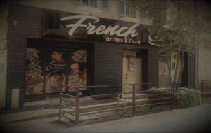 Photo de galerie - Facade bardage bois, french chicken, nouveau restaurant a pau rue carnot