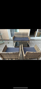 Photo de galerie - Salon de jardin (canapé, fauteuil et table basse)