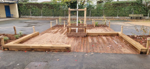 Photo de galerie - Terrasse bois sur plots béton pour l'école 