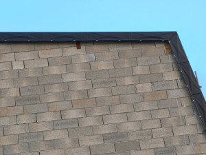 Photo de galerie - Habillage de rive métallique réalisé sur mesure, avec des motifs en pointe de diamant