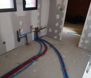Photo de galerie - Pose d’une nourrice avec Per chez un client