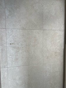 Photo de galerie - Entretien carrelage, avant 