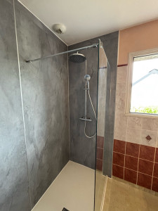 Photo de galerie - Remplacement d’une douche suite à dégât des eaux 