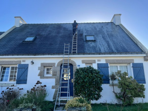 Photo de galerie - Traitement anti mousse sur toiture