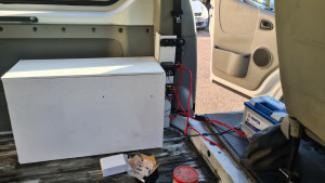 Photo de galerie - Montage circuit électrique et batterie auxiliaire pour van amenagé