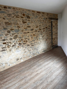 Photo de galerie - Peinture à l’airless avec une pose de sol.