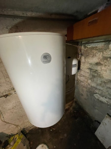 Photo de galerie - Installation d’un chauffe eau 150L et d’un vase d’expansion sanitaire. 