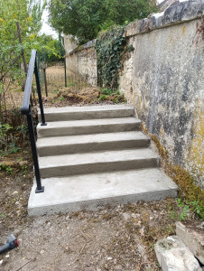 Photo de galerie - Réalisation escalier avec pose d'une rampe 